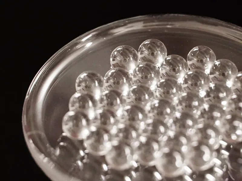 Glass plate with many Monarch® high molecular weight (HMW) glass beads on it